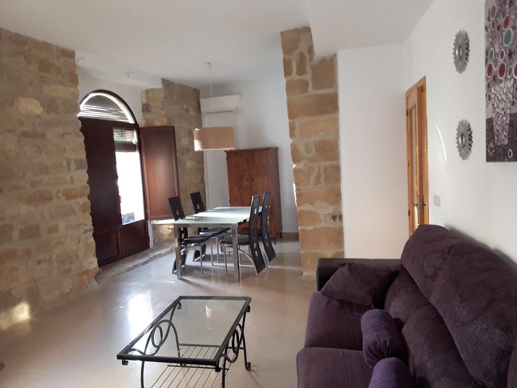 Apartamentos Sol De Mayo Убеда Экстерьер фото
